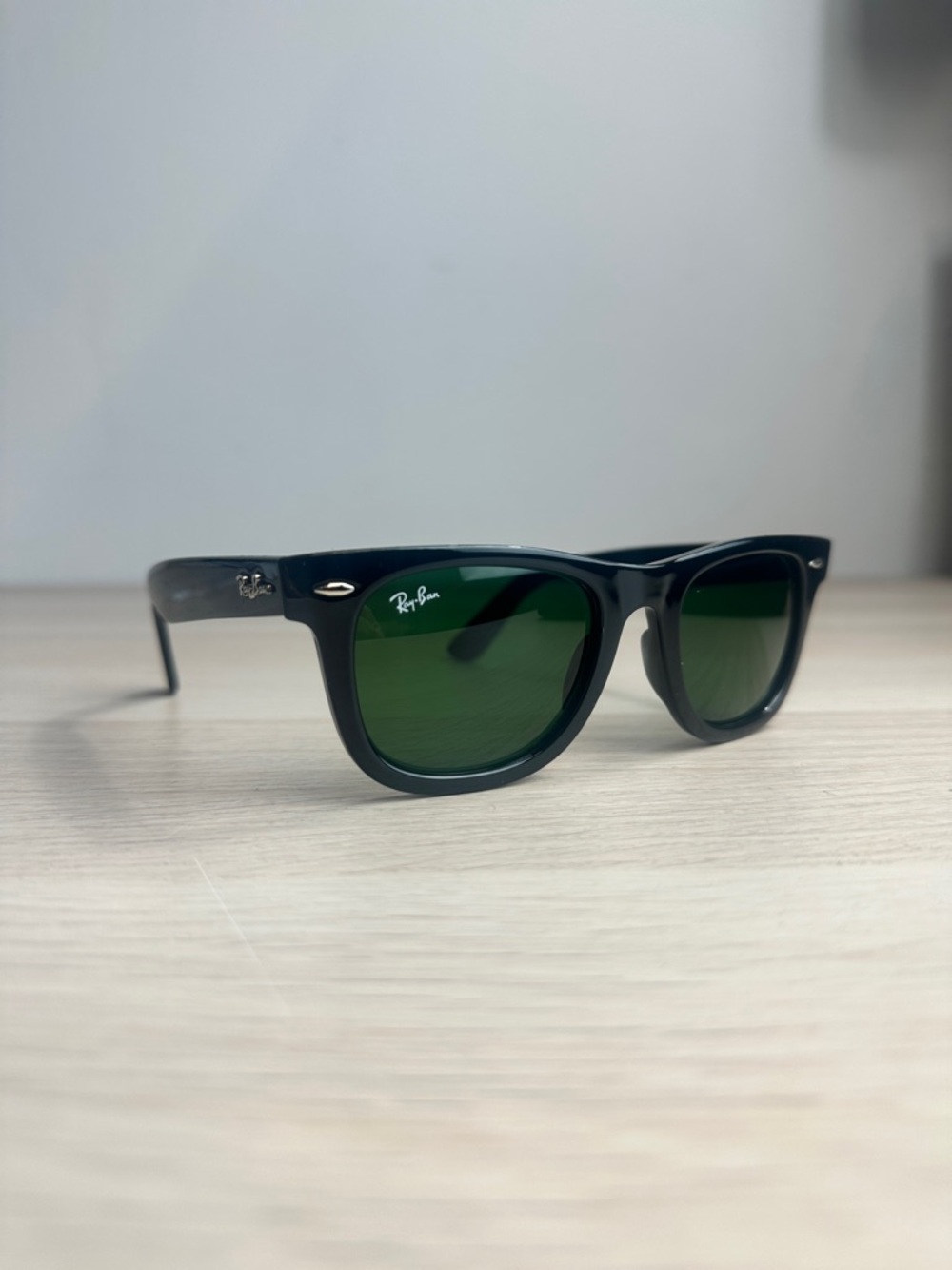 Ray-Ban Black Frame Green Lens Wayfarer Sunglasses
